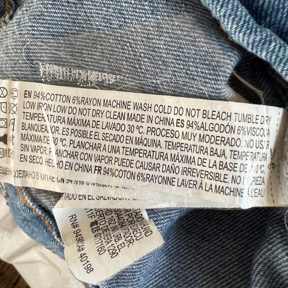 FOREVER 21 WOMAN'S DISTRESSED‎ JEAN JACKET SIZE S - Picture 8 of 8